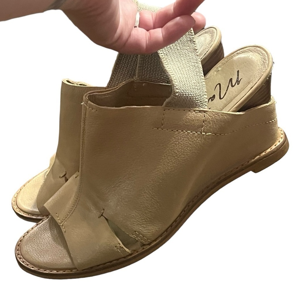 Anthropologie Matisse tan leather open toe wedge sandals